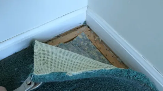 How to Remove Carpet Underlay From Underneath Hardwood Floors